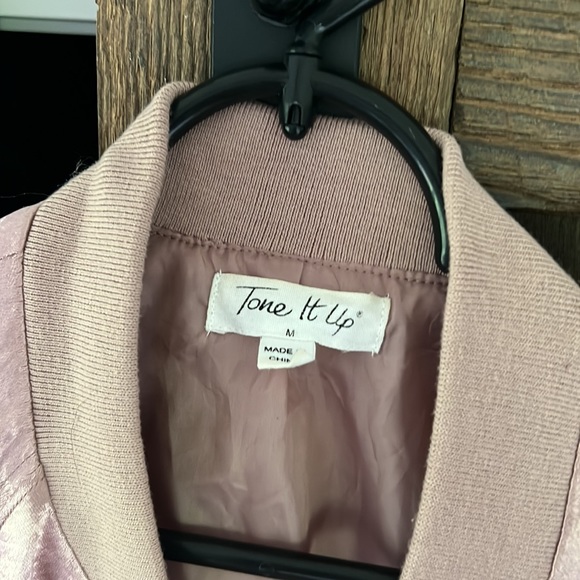 Pink tone it up bomber jacket size medium - Picture 4 of 9